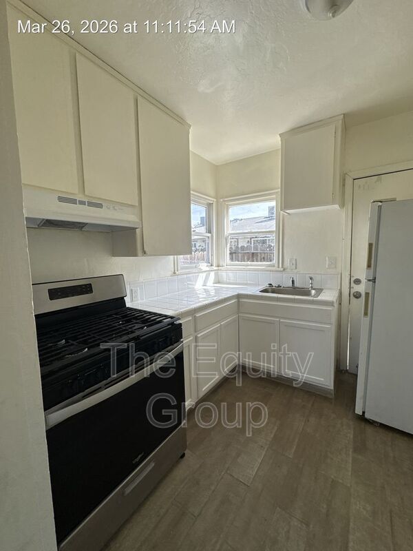 Building Photo - 240 E Hanford Armona Rd