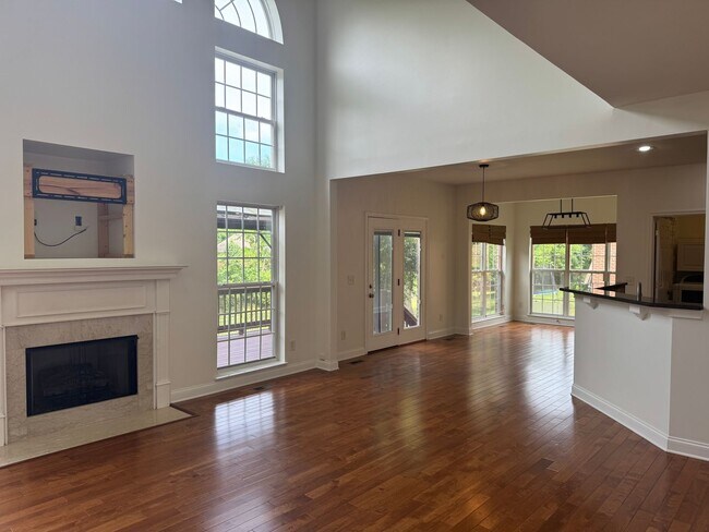 Building Photo - Brentwood 4BR Home