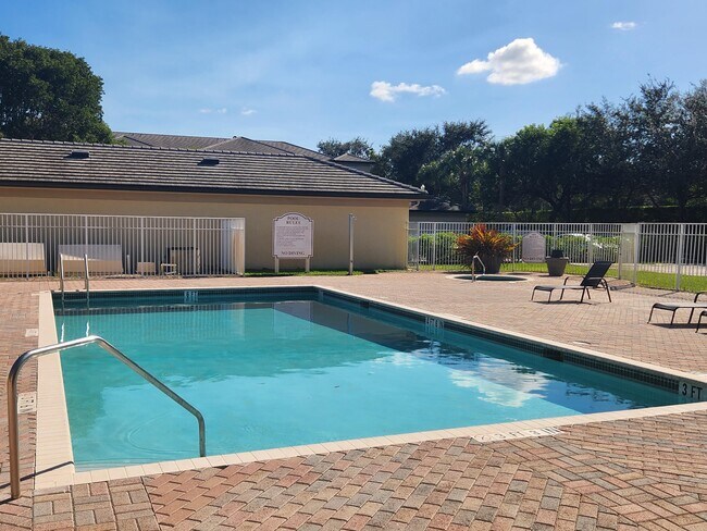 Building Photo - 2060 Greenview Shores Blvd