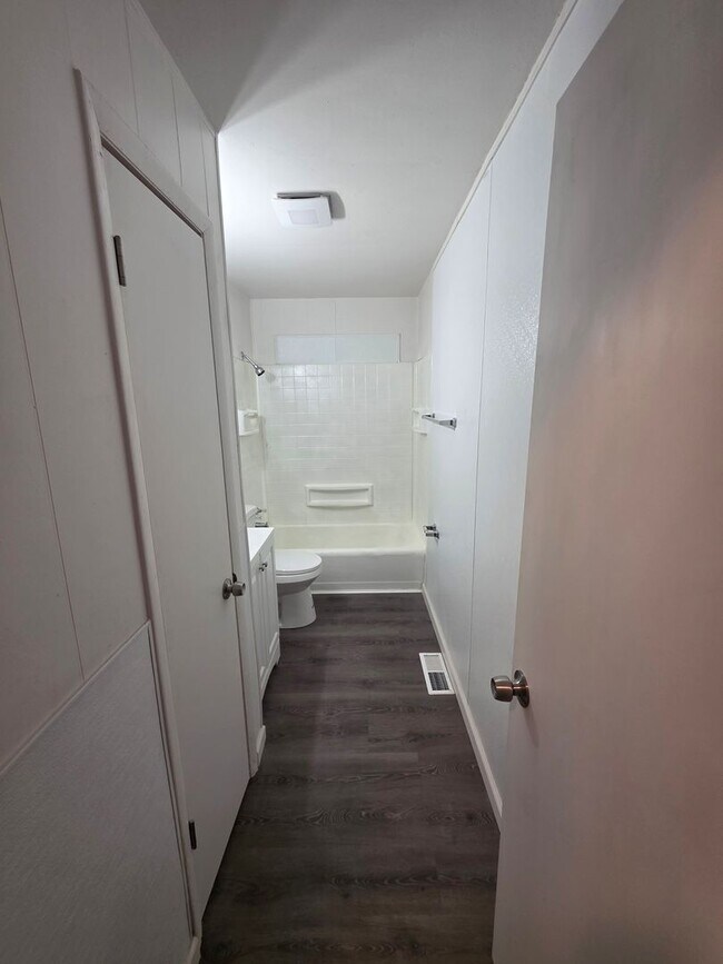 Building Photo - LIMITED TIME**1/2 OFF DEPOSIT**