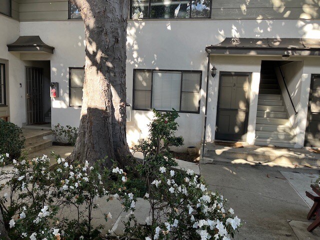 Building Photo - 3155 S Barrington Ave