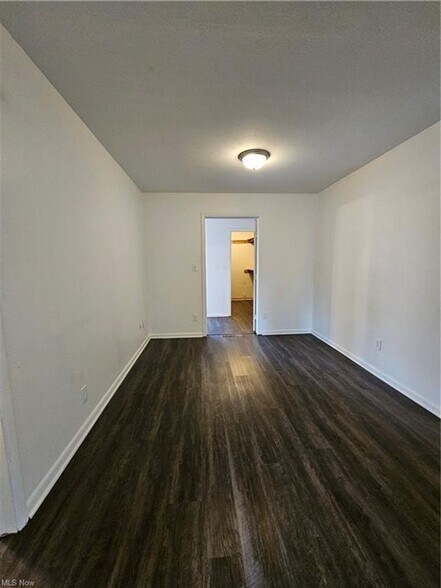 Building Photo - 2bd/1bth Duplex in Kent with detached garage