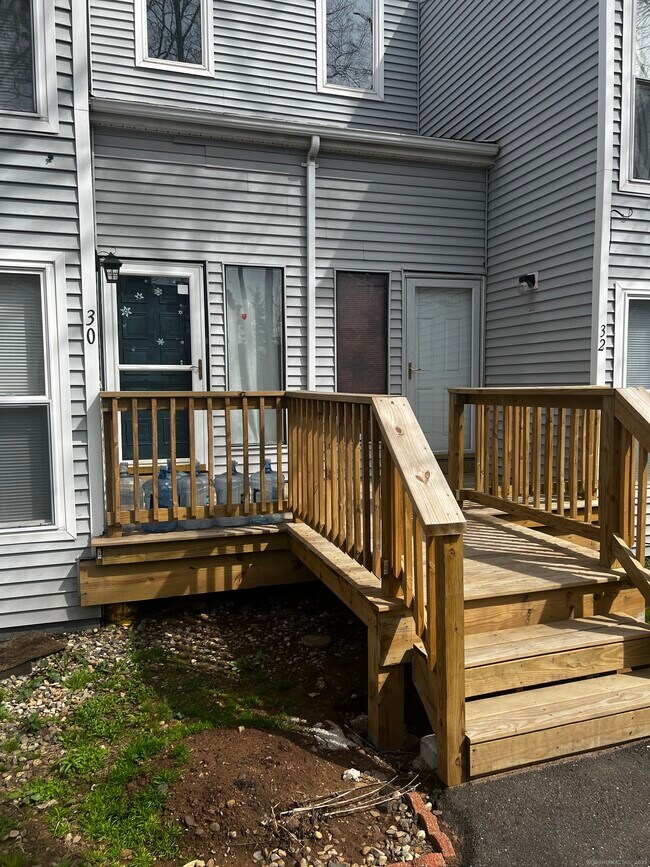 Building Photo - 30 Glenview Dr