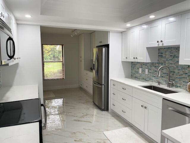 Building Photo - 2306 Fairway Dr S