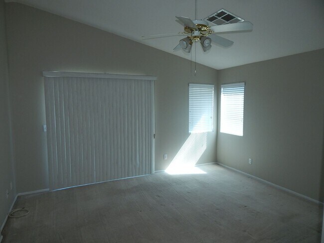 Building Photo - Gorgeous 3Bed/3Bath 2 Story home w/ office...