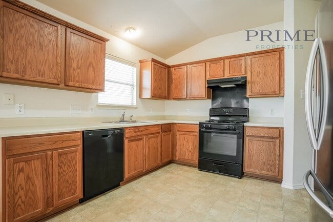 Building Photo - Amazing home ready to move in!