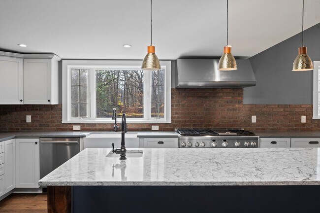 Building Photo - Beautiful 4 Bedroom 3.5 Bathroom Home On Quiet Tree-Lined Street In Millwood.