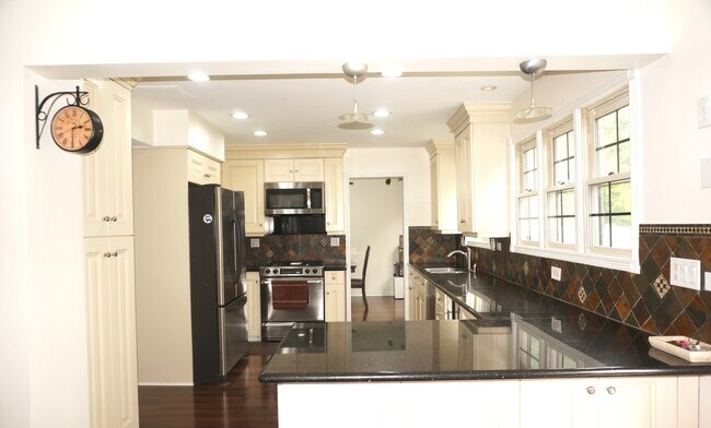 Building Photo - 1851 Longboat Dr