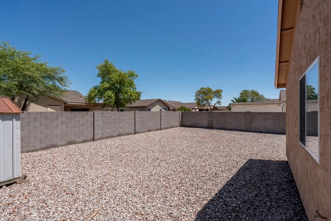 Building Photo - 1762 E Sycamore Rd