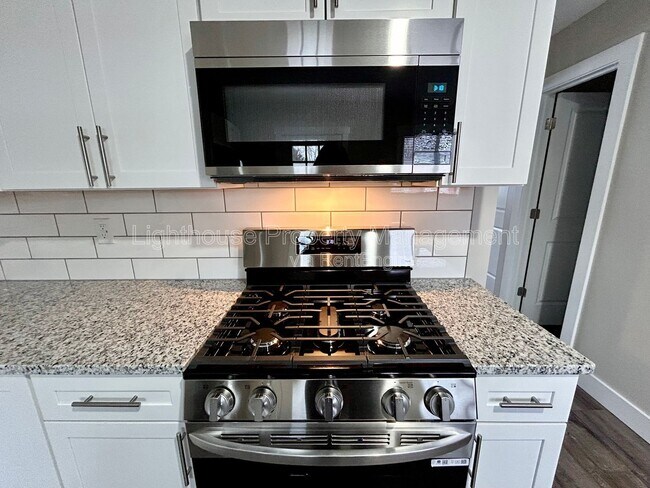 Building Photo - 2874 Taft Ave SW