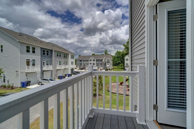 Building Photo - 2 bedroom townhome in Portsmouth