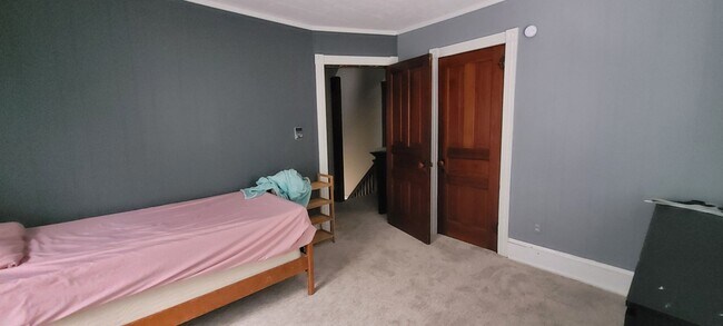 Building Photo - 4 Bedroom 1 bathroom home located in Leola PA