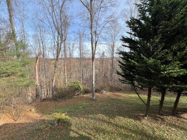 Building Photo - Lovely Country Home Close to Christiansburg