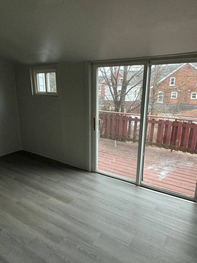 Building Photo - Renovated 3 bedroom 1 bath House - Move in...