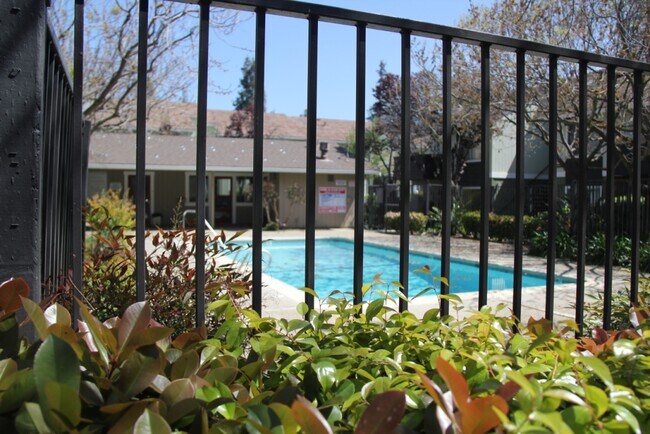 Building Photo - 2567 Easton Ln