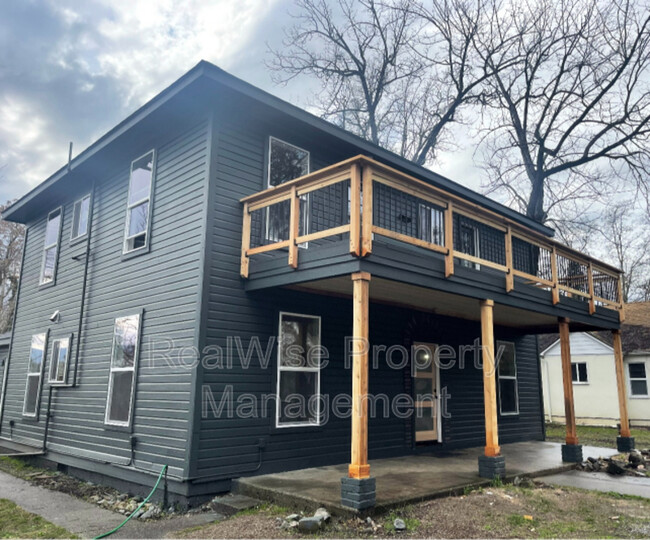 Primary Photo - 509 NW C St