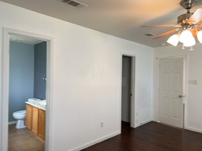 Building Photo - 3304 Catalina Dr