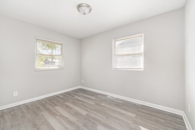 Building Photo - 815 Norwood Dr