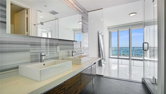 Building Photo - 1100 Biscayne Blvd