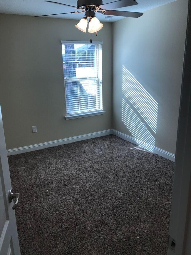 Building Photo - 3070 Crown Creek Cir