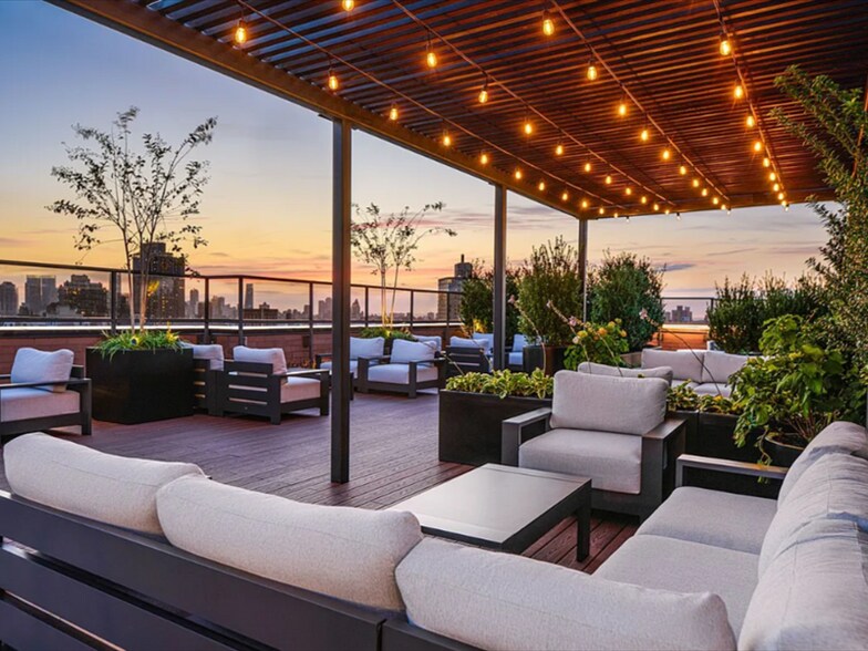 Building Photo - 175 E 96th St