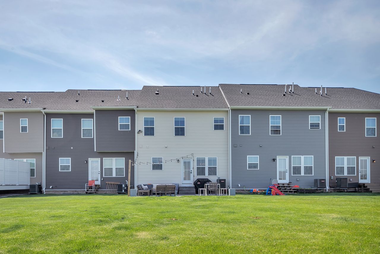Building Photo - 1206 Clear Springs Dr