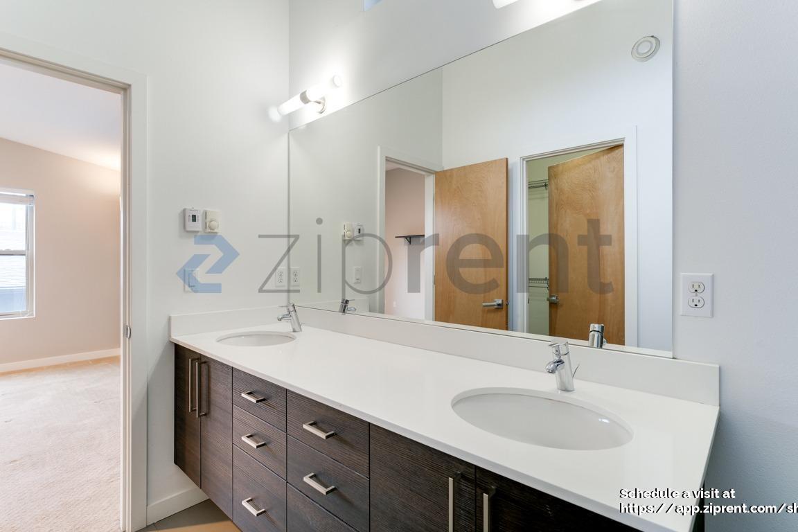 Building Photo - 321 21st Ave