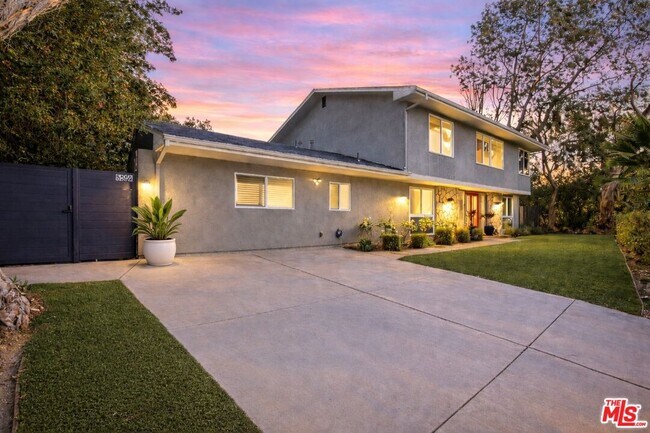 Building Photo - 5500 Blanco Ave