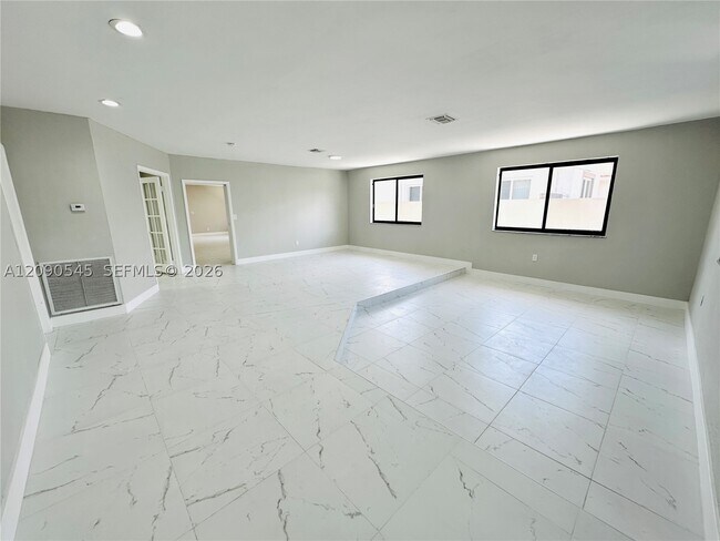 Building Photo - 201 SW 40th Ave