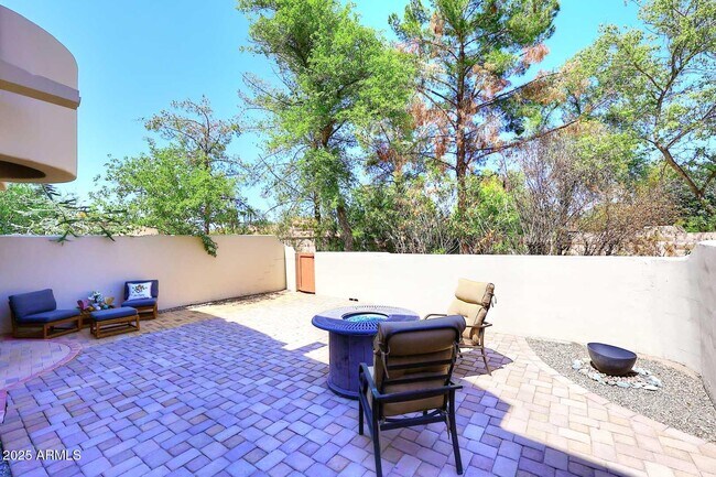 Building Photo - 333 N Pennington Dr