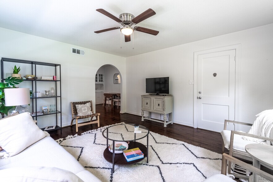 Living room - 3509 Asbury St