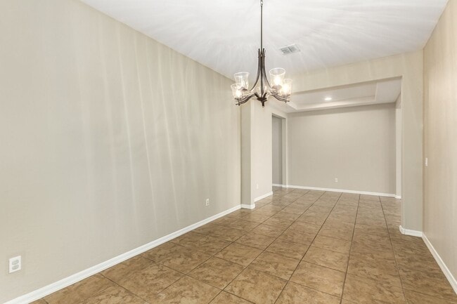 Building Photo - Beautiful 4 bedroom 2.5 bathroom home with...
