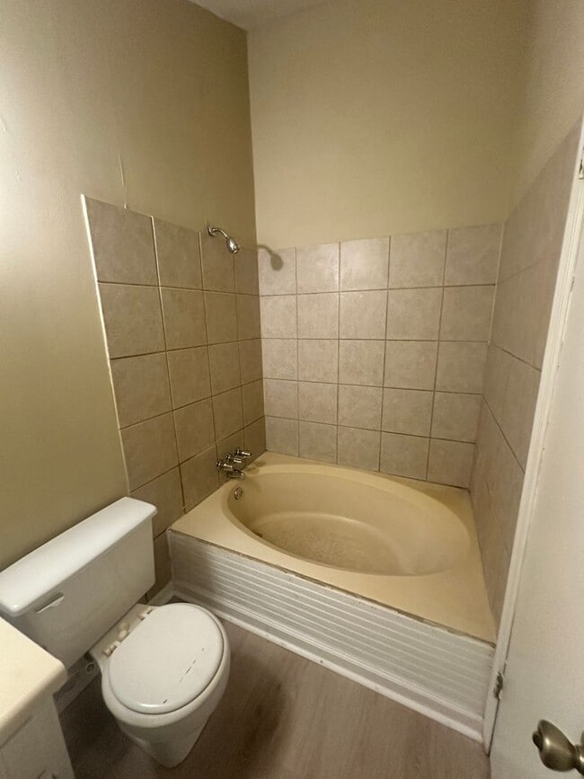 Building Photo - 2 Bedroom/2 Bath Townhome in Valdosta