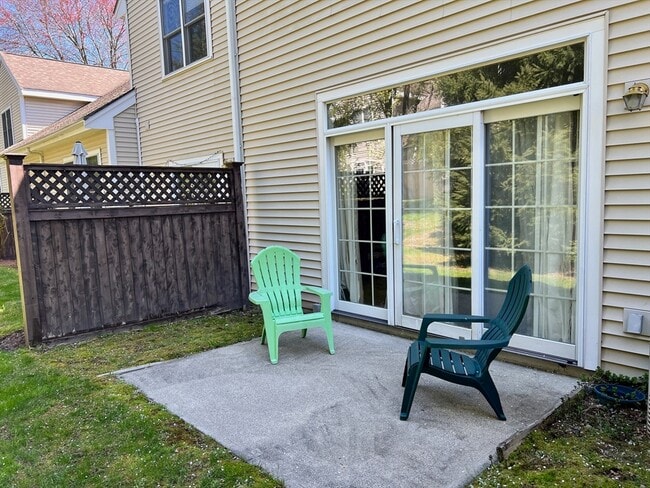 Building Photo - 42 Evergreen Cir