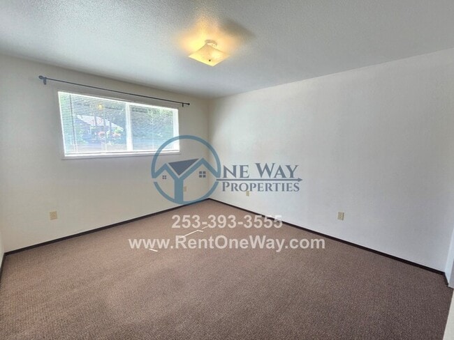 Building Photo - 18601 4th St E