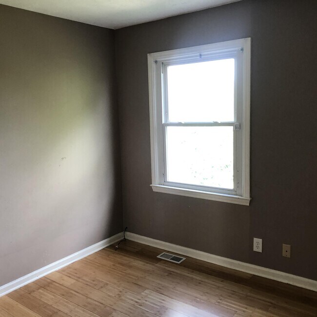Building Photo - 205 Hedgewood Ct