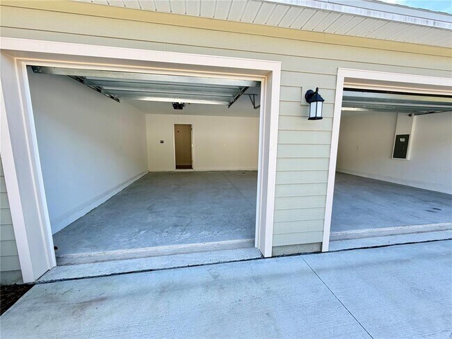 Building Photo - 4212 SW 82nd Ln