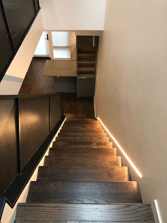 Building Photo - 2 Bedroom Condo in the Confluence!