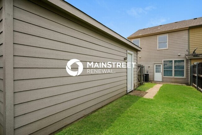 Building Photo - 2 Bedroom Pet-Friendly Home in Fort Worth, TX with Main Street Renewal