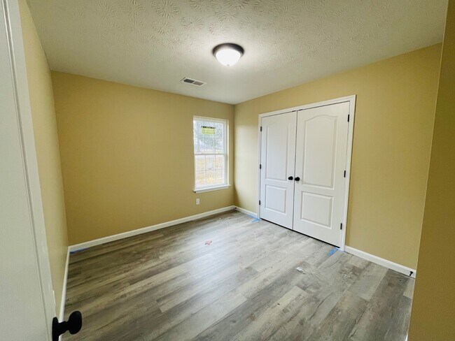 Building Photo - 106 Diane Ct