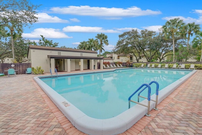 Building Photo - 3543 Cocoplum Cir