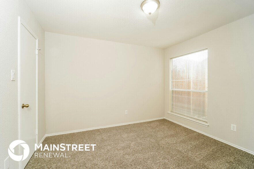 Building Photo - 6519 Spanish Earth