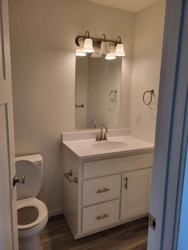 Building Photo - laclederentals@gmail.com