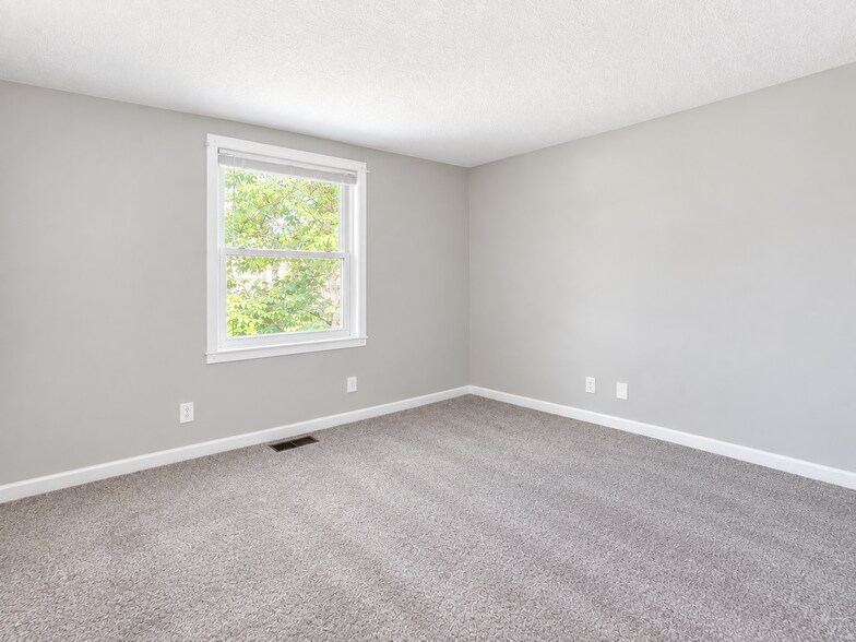 Bedroom - 1814 Indianapolis Rd