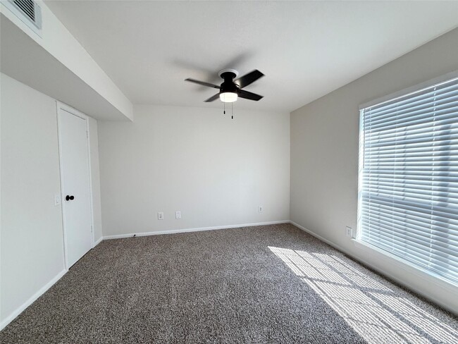 Building Photo - 1860 White Oak Dr