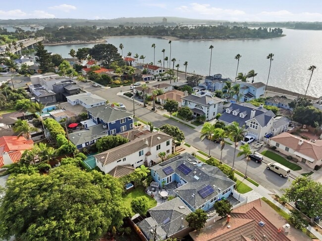 Building Photo - MISSION BAY 4-BED/3-BATH - 3 MIN WALK TO BAY