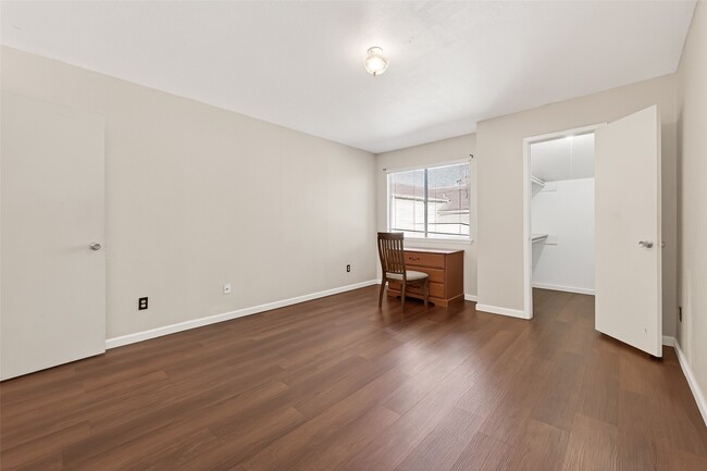 Building Photo - 1920 Augusta Dr