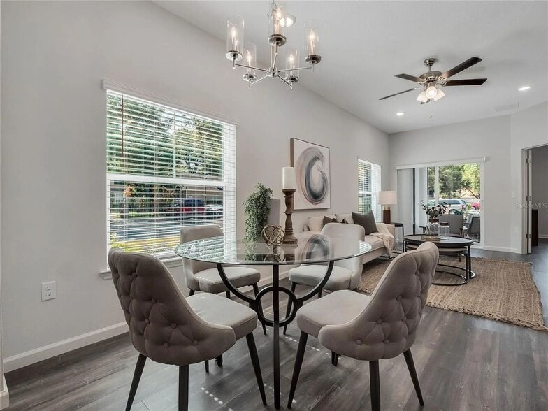 Building Photo - 2964 Oak Park Way