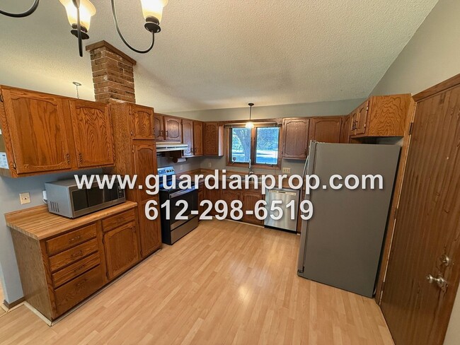 Building Photo - Rambler with Open Floor Plan Available Now...
