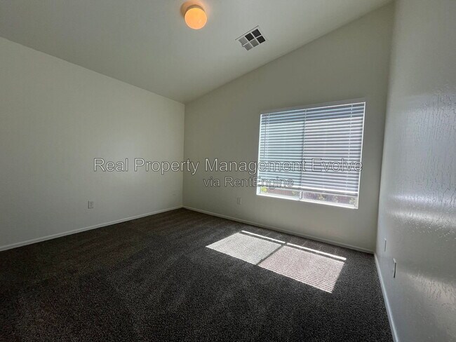 Building Photo - 7347 N 72nd Dr